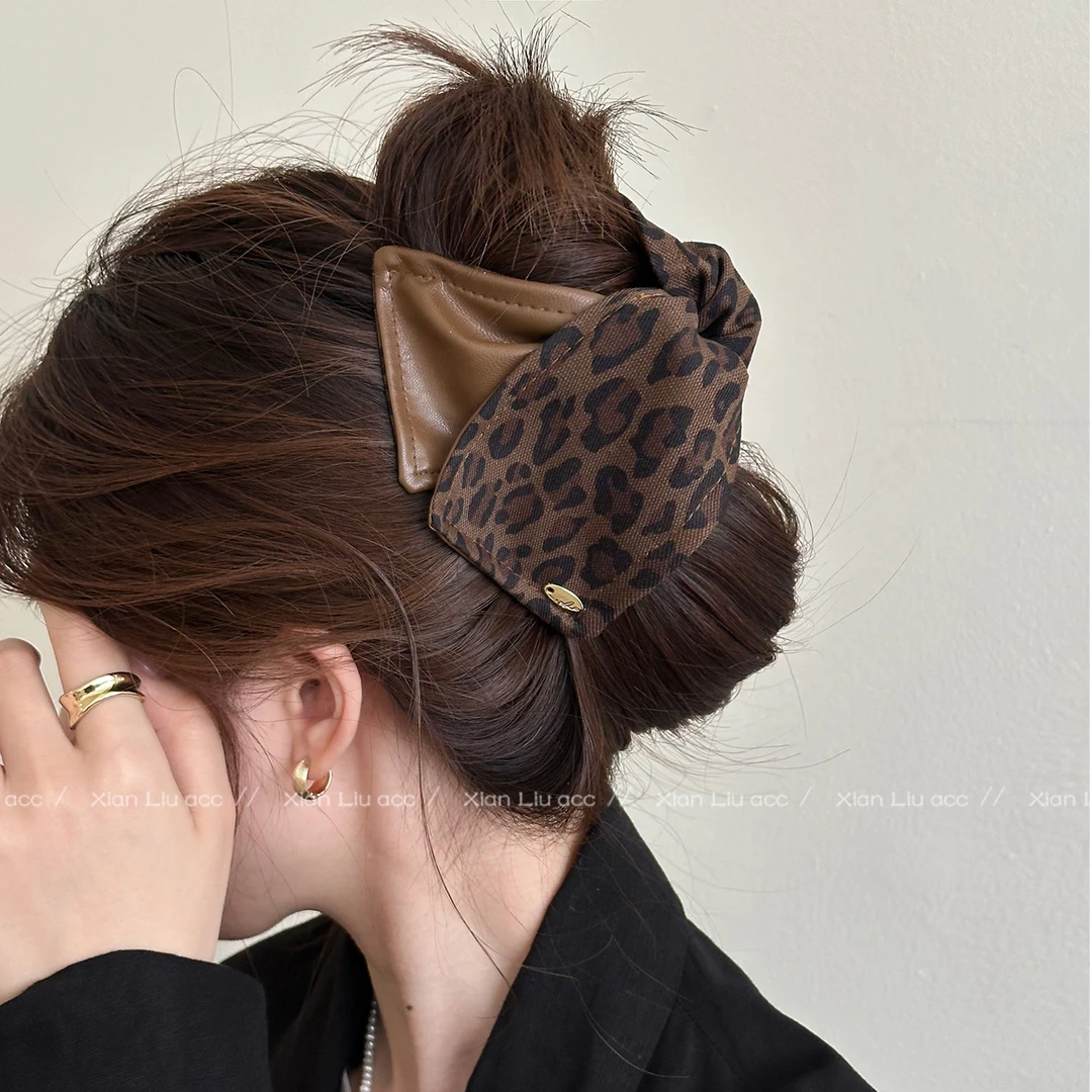 气质豹纹三角抓夹女款2025新款复古秋冬鲨鱼夹后脑勺盘发发夹发饰