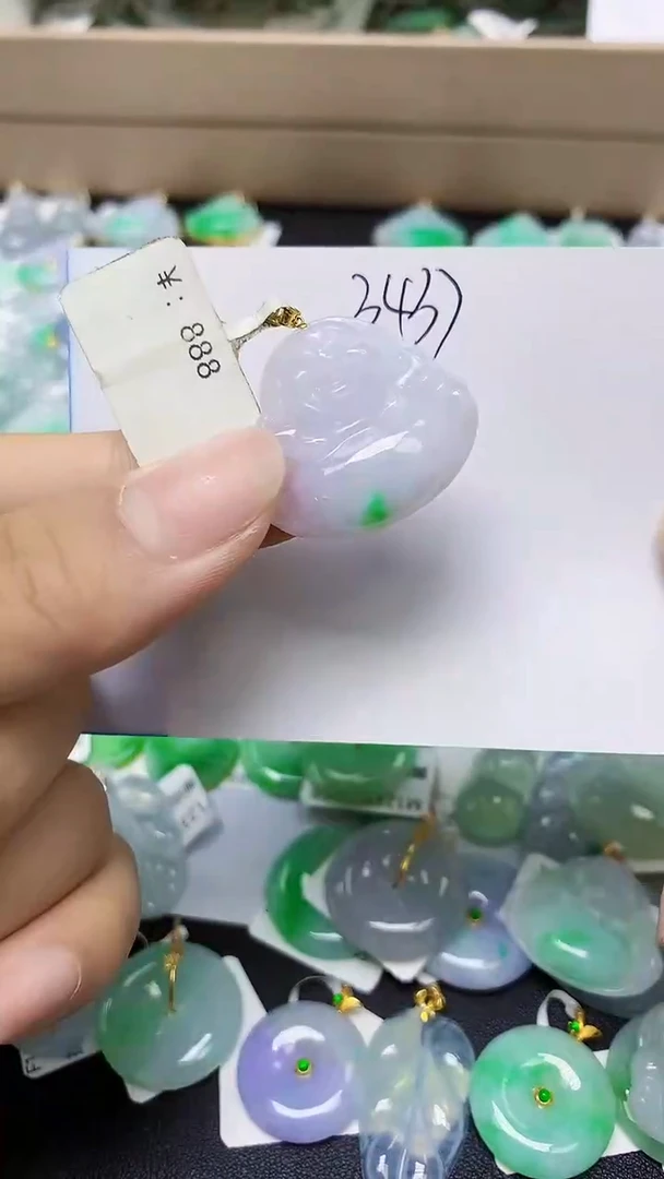 翡翠18K金镶嵌颈饰天然缅甸翡翠A货