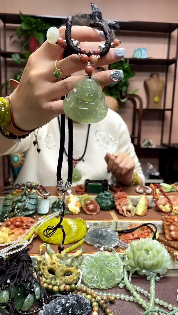 未镶嵌岫玉吊坠多样性发货发其中之一