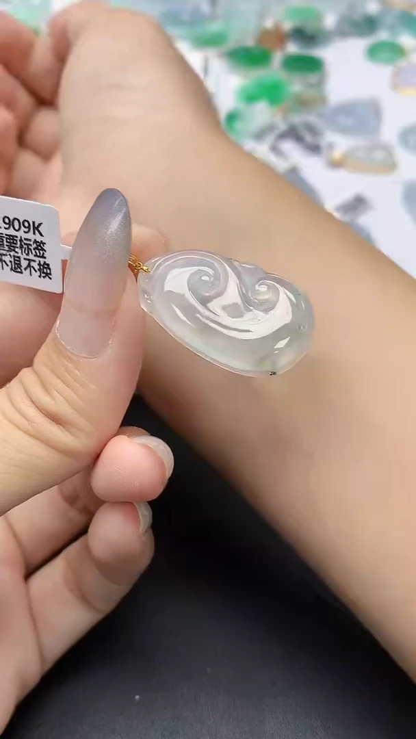 翡翠18K金镶嵌颈饰天然缅甸a货翡翠