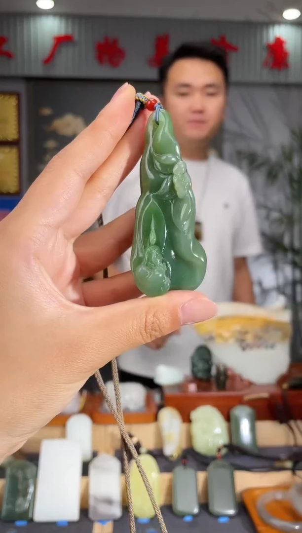 和田玉未镶嵌颈饰1