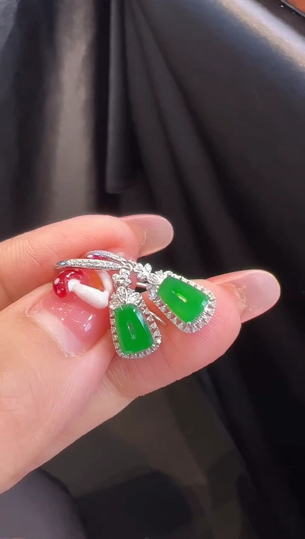 翡翠18K金镶嵌耳饰耳饰