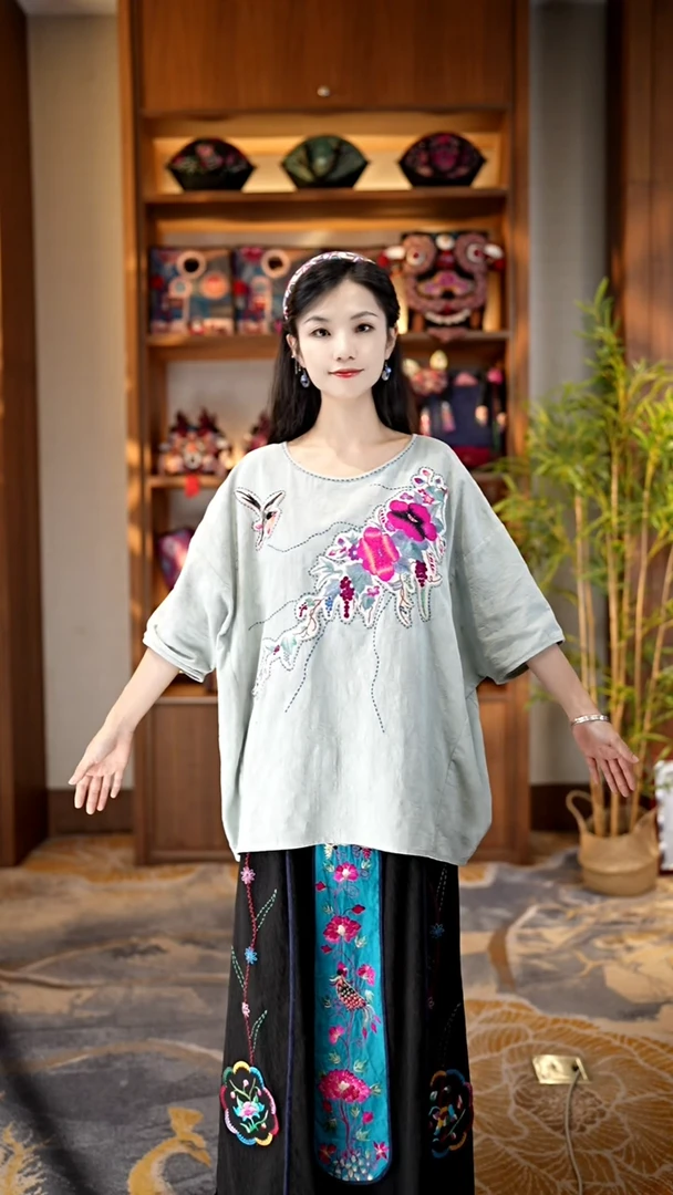 刺绣私人定制苗族手工衣服A9023
