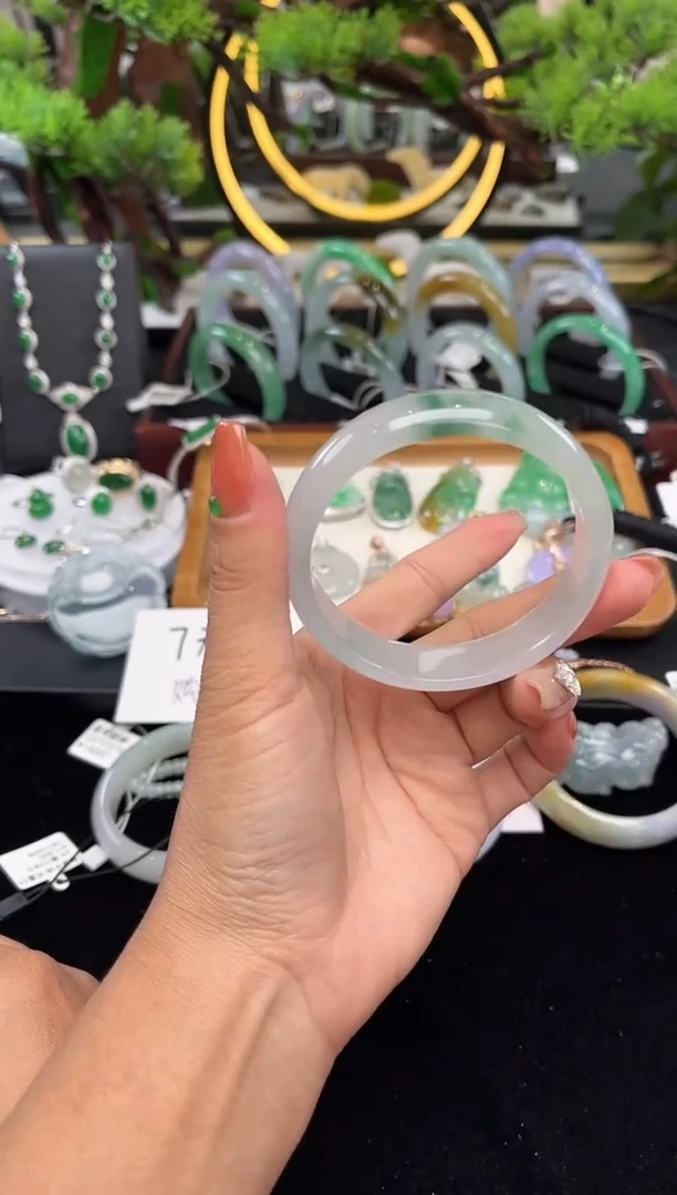 未镶嵌手镯翡翠手镯