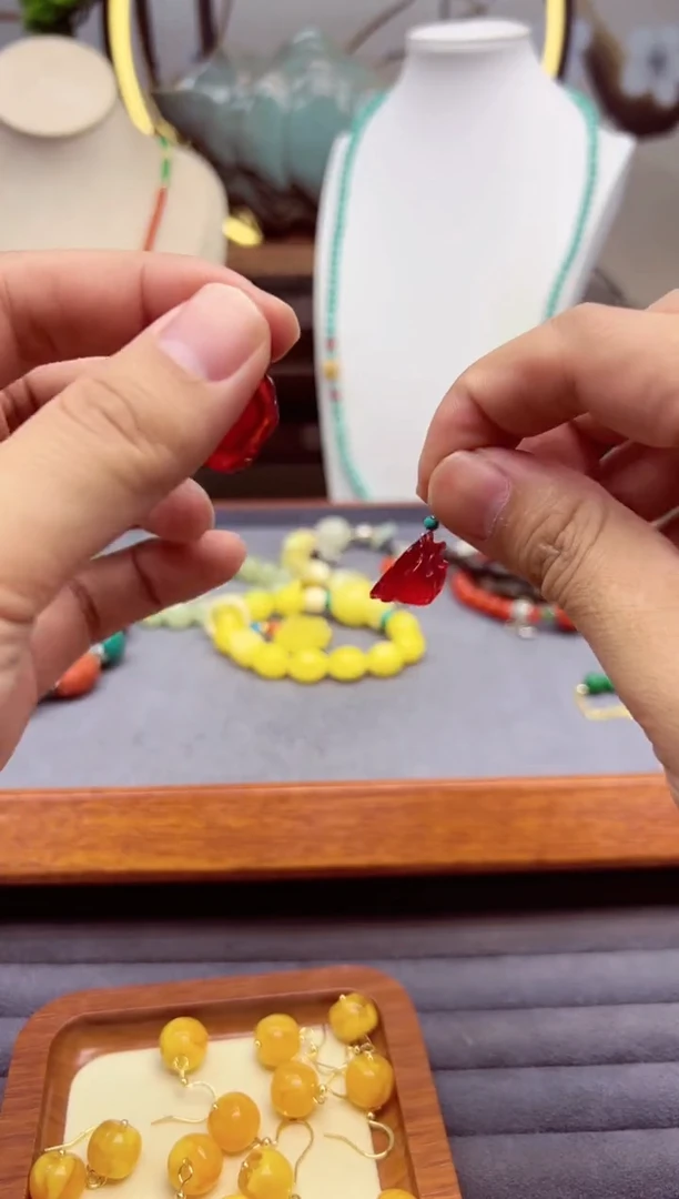 【闪购商品】血珀耳饰14K金镶嵌e215``````