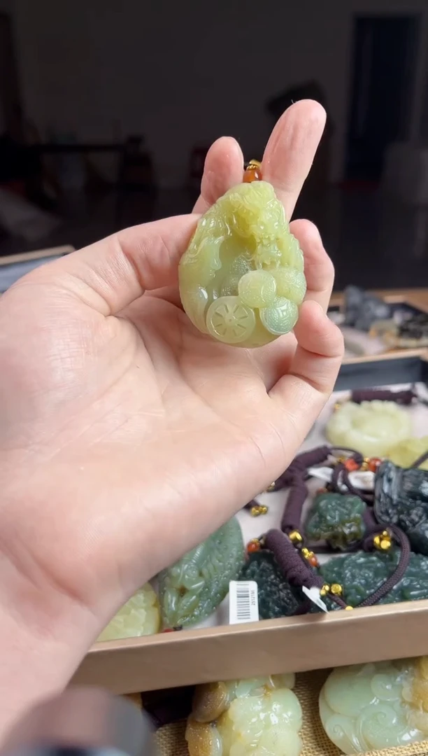 颈饰未镶嵌和田玉1