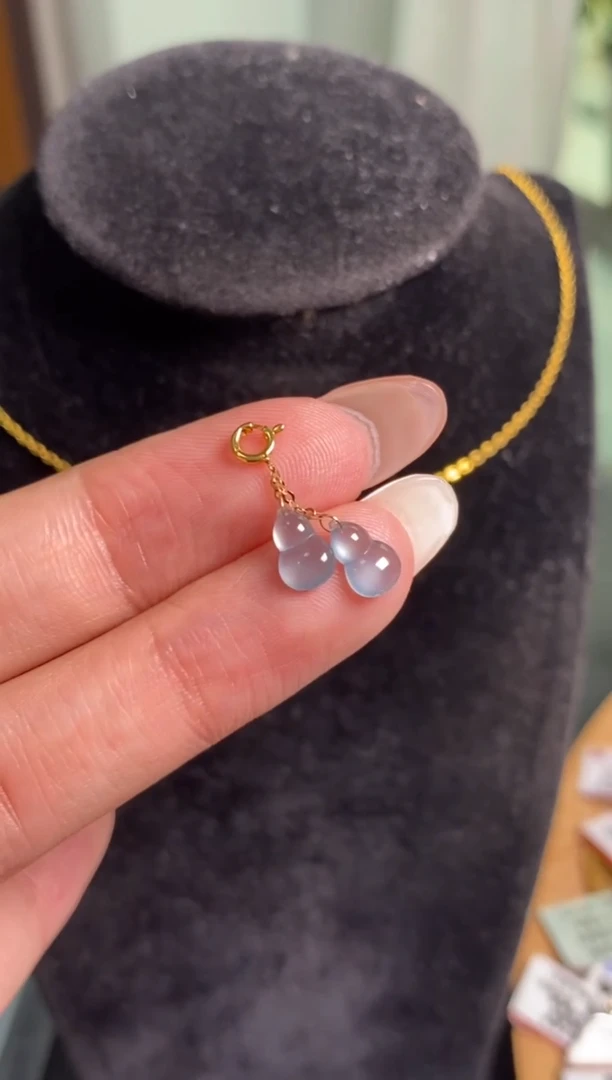 颈饰18K金镶嵌翡翠1111