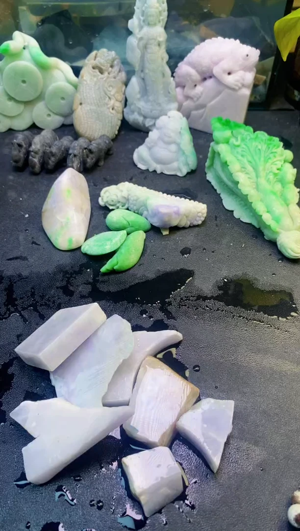翡翠挂件未镶嵌来***豆天然翡翠072