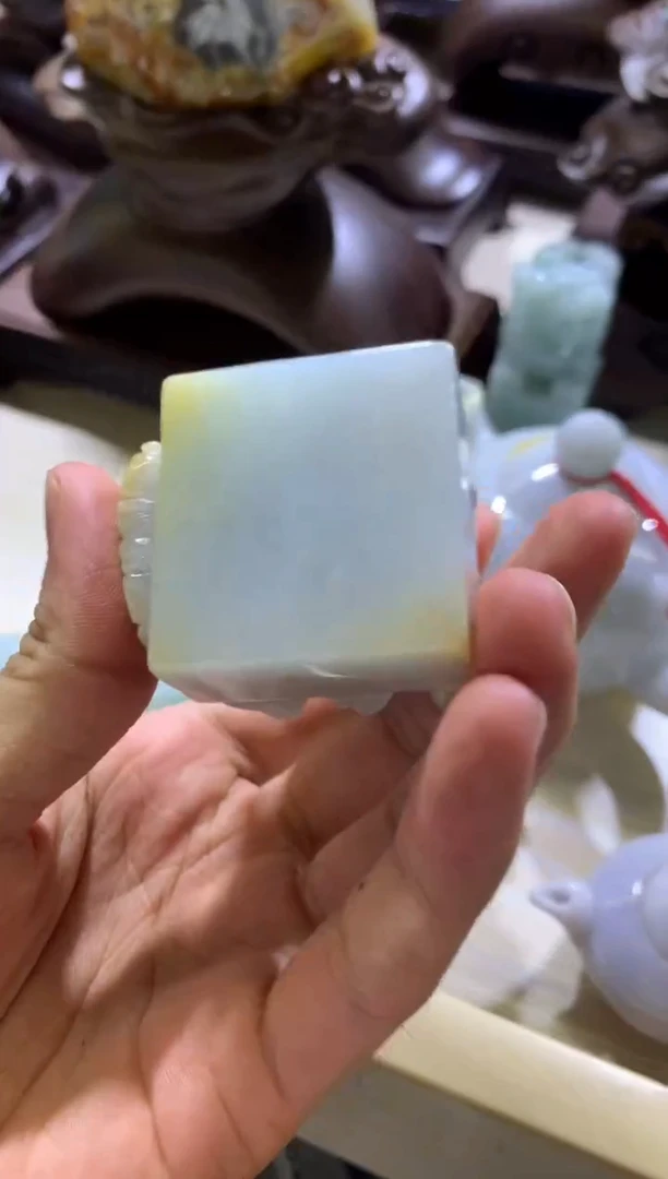 翡翠挂件未镶嵌落***情翡翠摆件