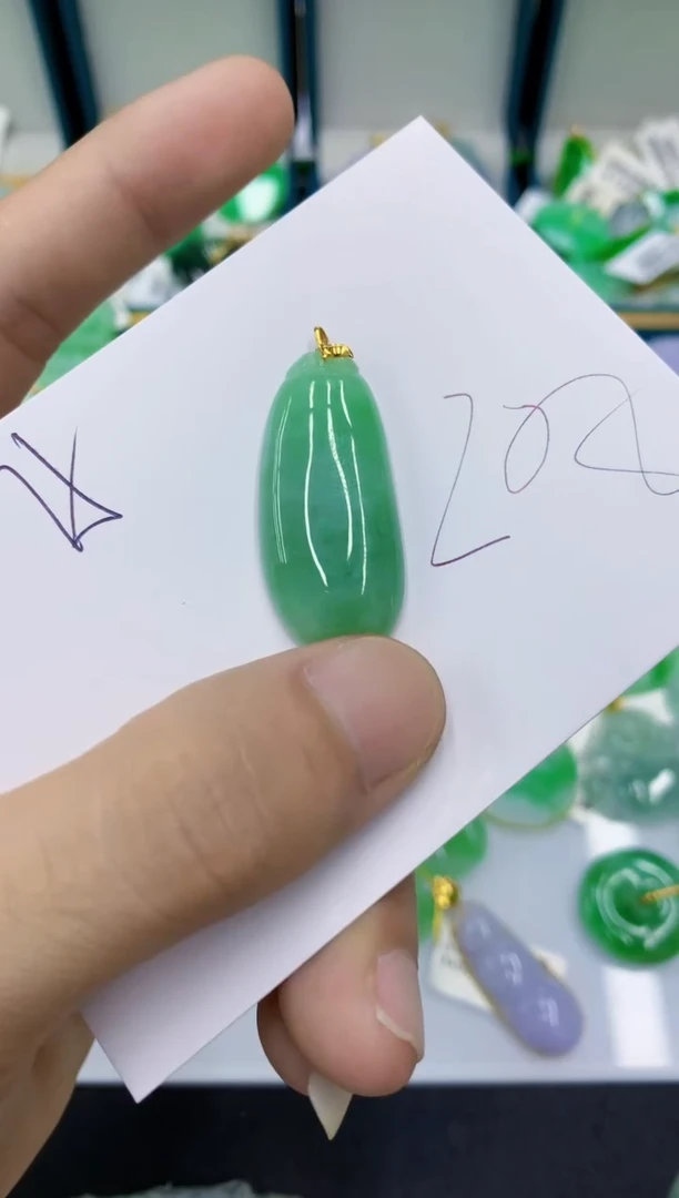 翡翠18K金镶嵌颈饰翡翠