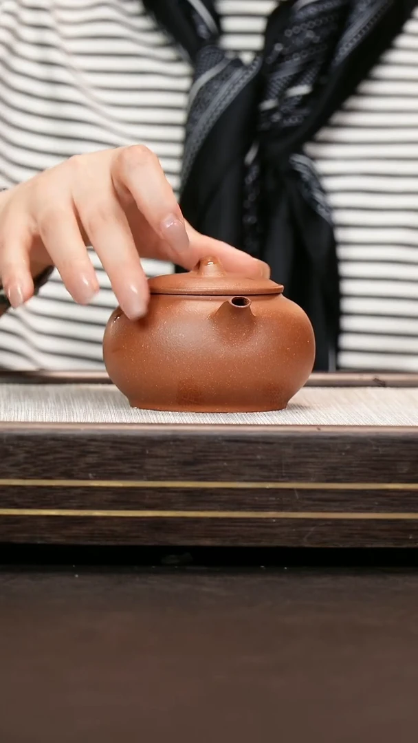 茶壶紫砂金降坡 扁鼓壶