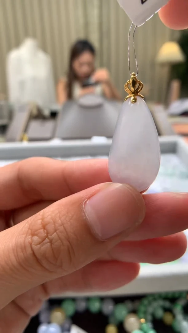 翡翠18K金镶嵌颈饰福瓜