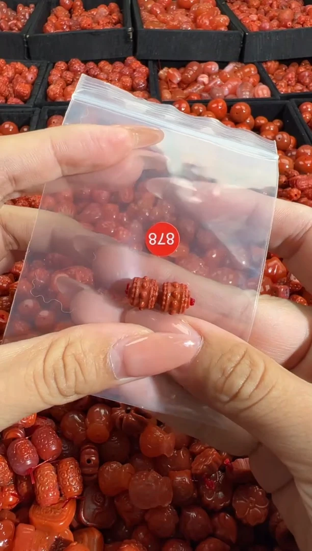 南红玛瑙未镶嵌颈饰1