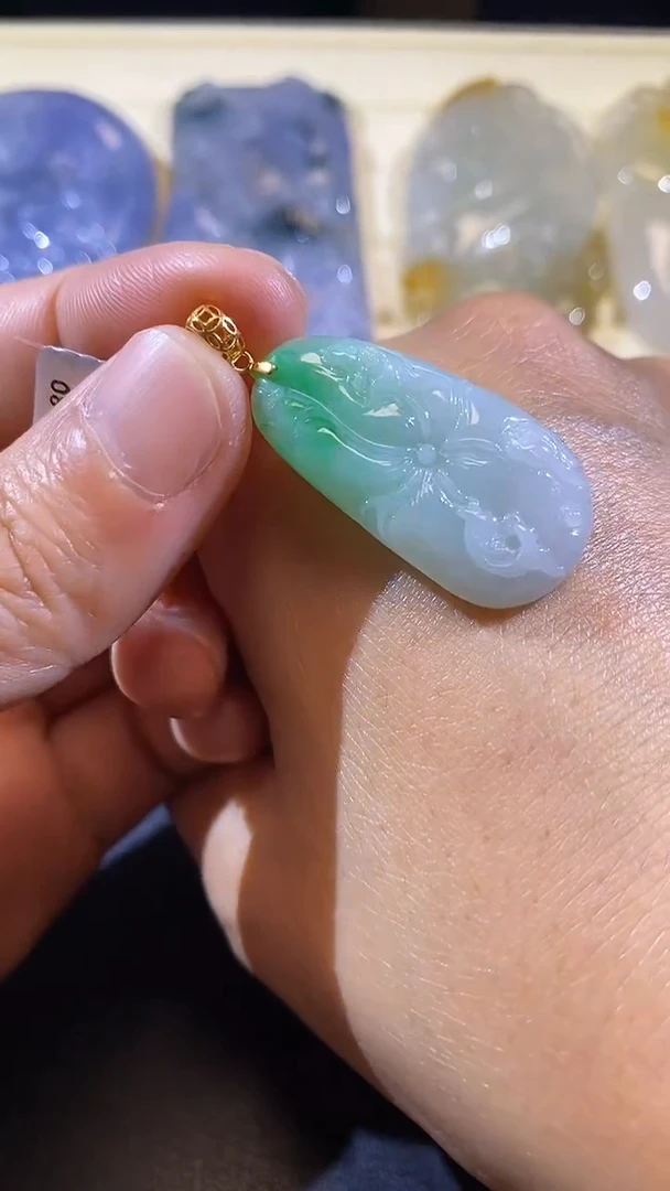 【闪购商品】翡翠吊坠(不含链)18K金镶嵌缅甸天然A货翡翠