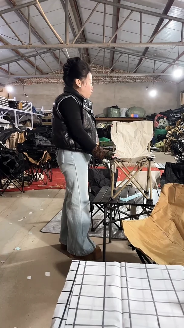 铁生锈  折叠靠背   颜色随机