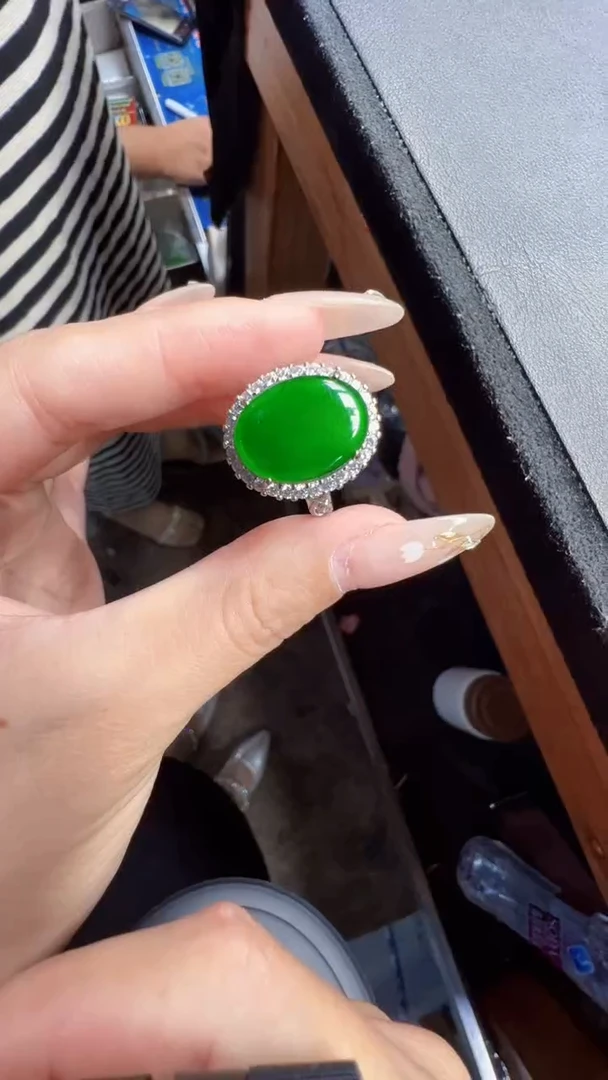 未镶嵌定制翡翠翡翠A货有轻微色差属于正常现象，戒指多样性发货1
