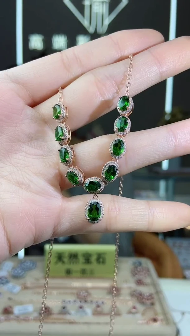 【闪购商品】透辉石颈饰银S925镶嵌颈饰