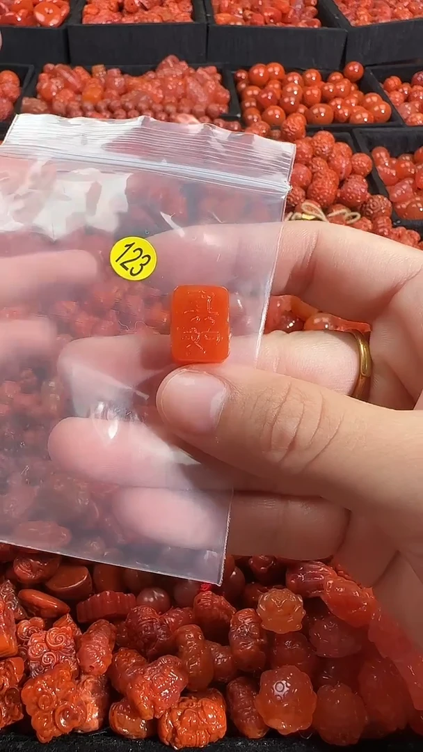 颈饰未镶嵌南红玛瑙1