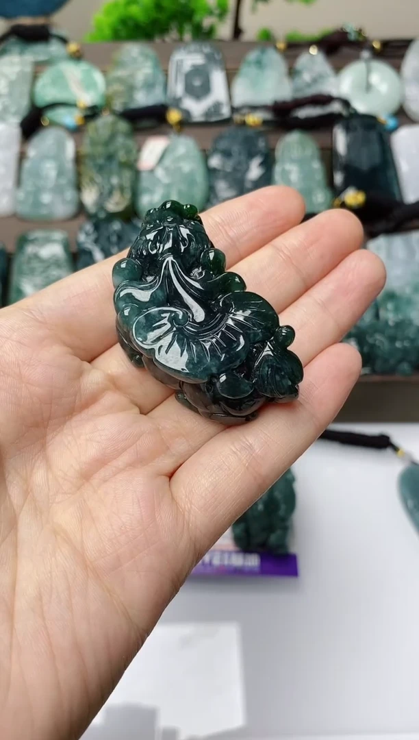 翡翠未镶嵌颈饰?*心