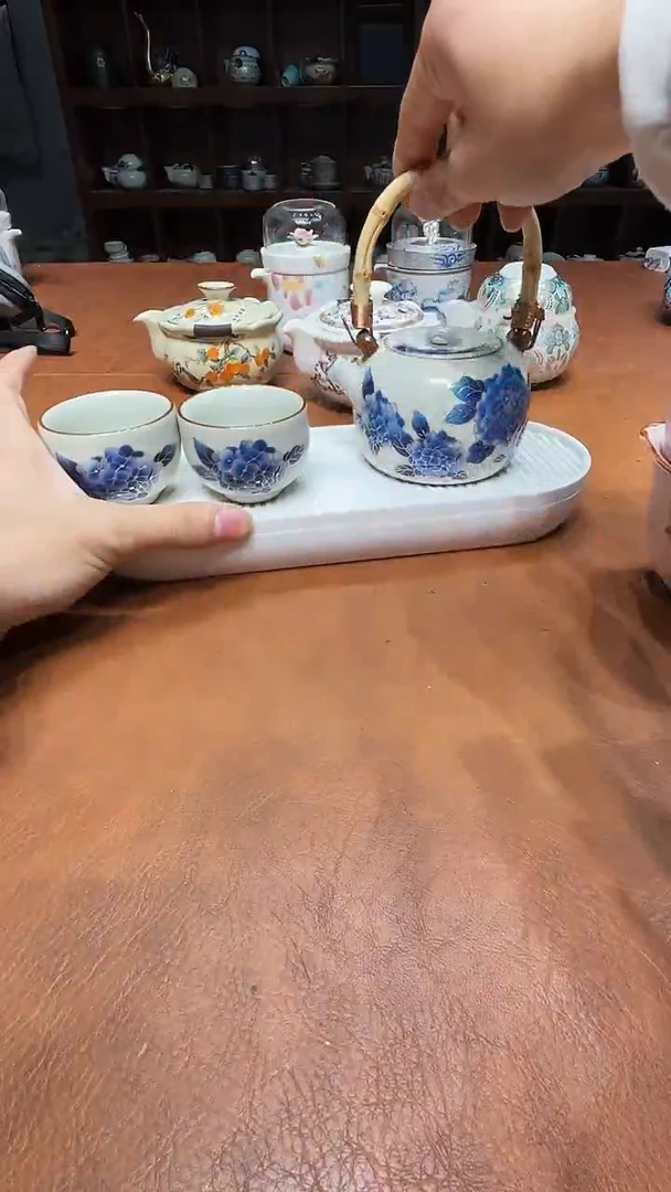 绣球花提梁壶带茶盘