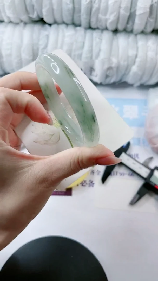 【闪购商品】石英质玉手镯未镶嵌多样性发货L18