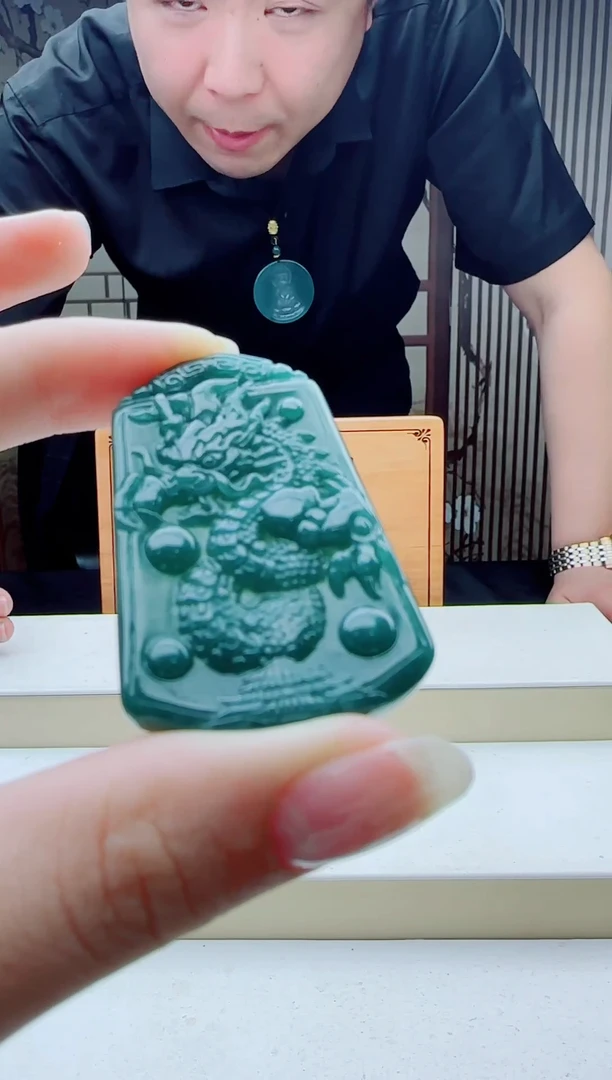 颈饰未镶嵌翡翠多样性发其一