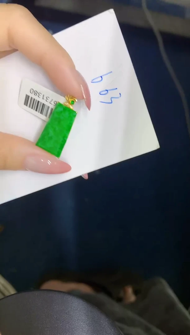 翡翠18K金镶嵌颈饰缅甸天然翡翠A货