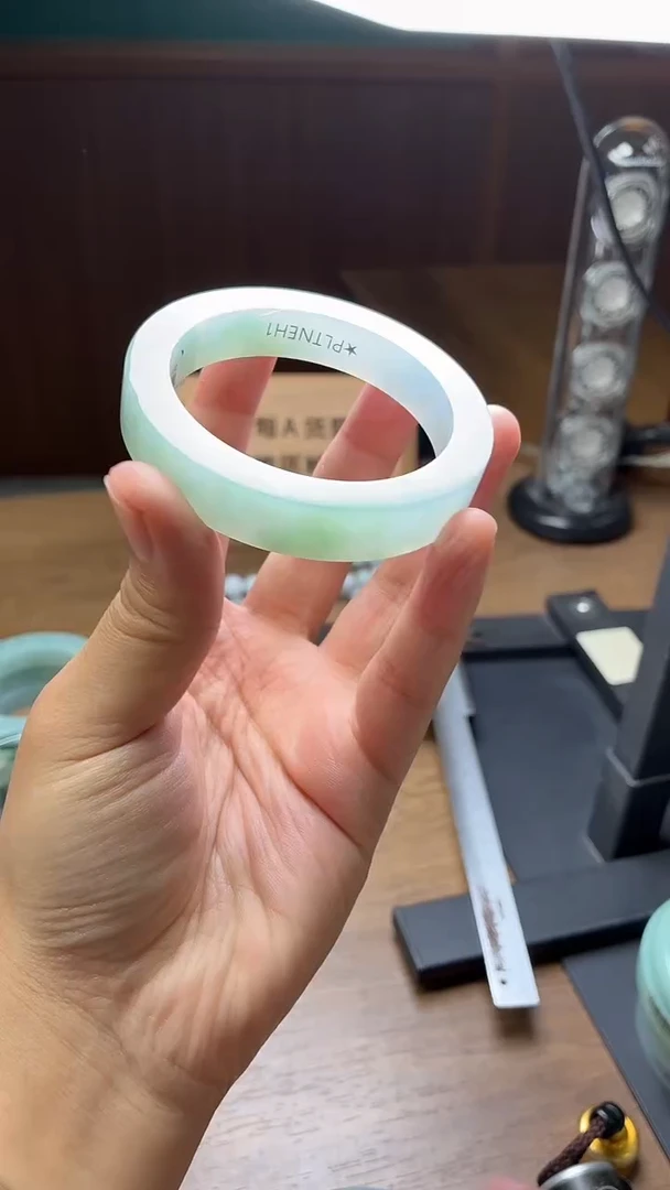 未镶嵌手镯定制翡翠燕*定制