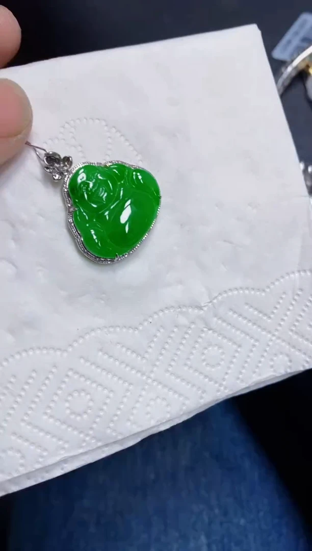 颈饰18K金镶嵌翡翠佛公