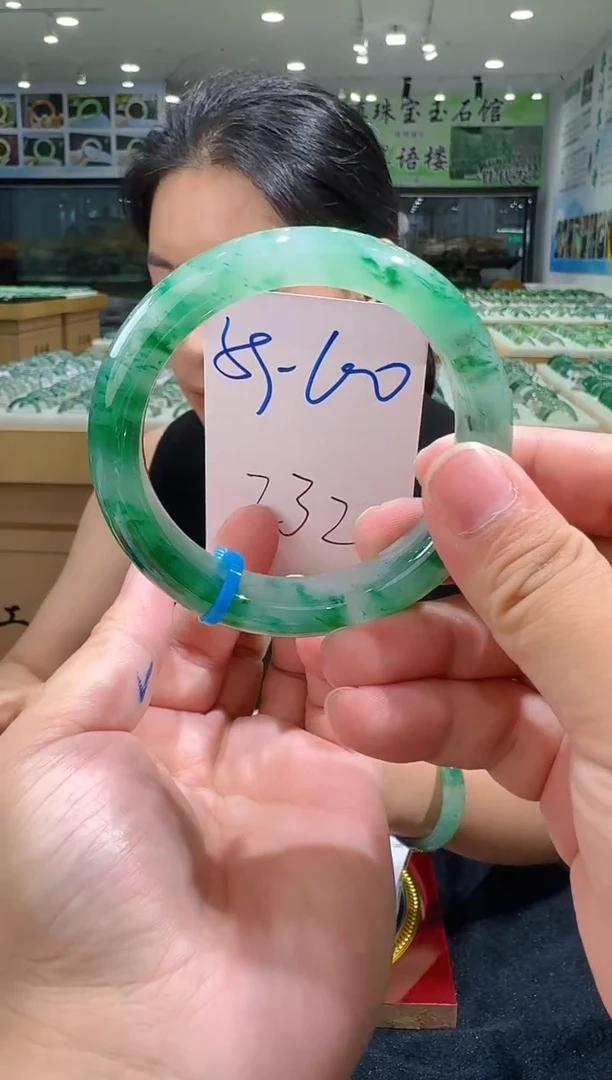 石英质玉（非洲翠）手镯未镶嵌天然冰飘花