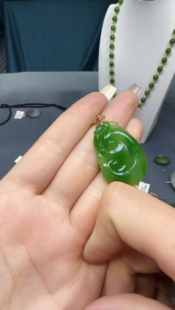 【闪购商品】和田玉挂件18K金镶嵌1