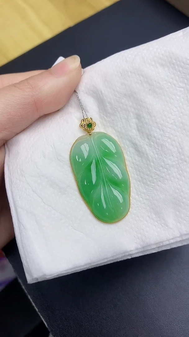 颈饰18K金镶嵌翡翠天然缅甸A货百元以上9元证书费自理