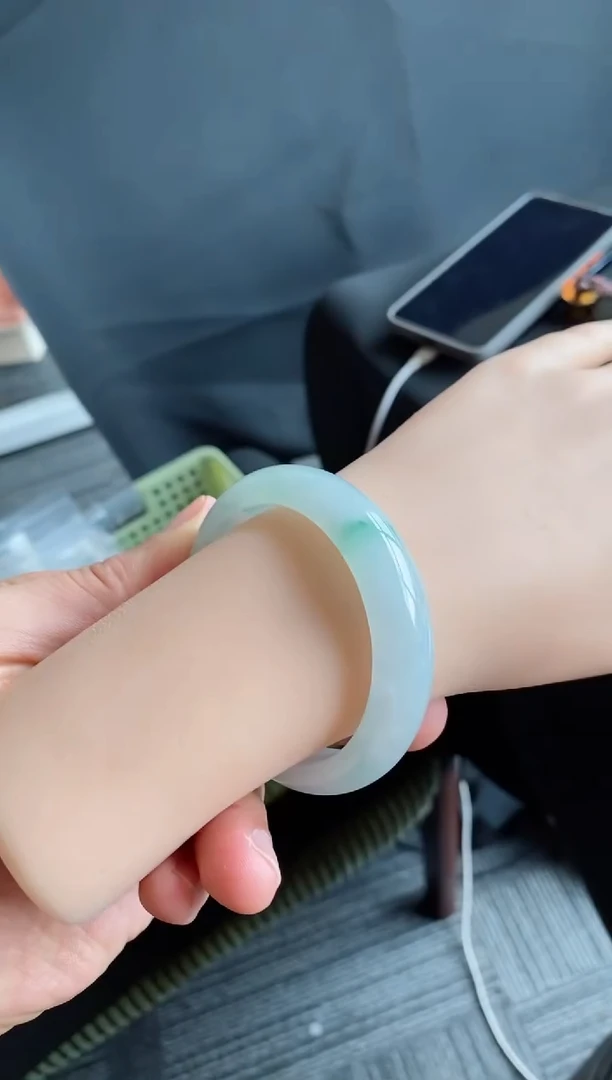 【闪购商品】翡翠手镯未镶嵌11号52.2*11.8*8.0正圈