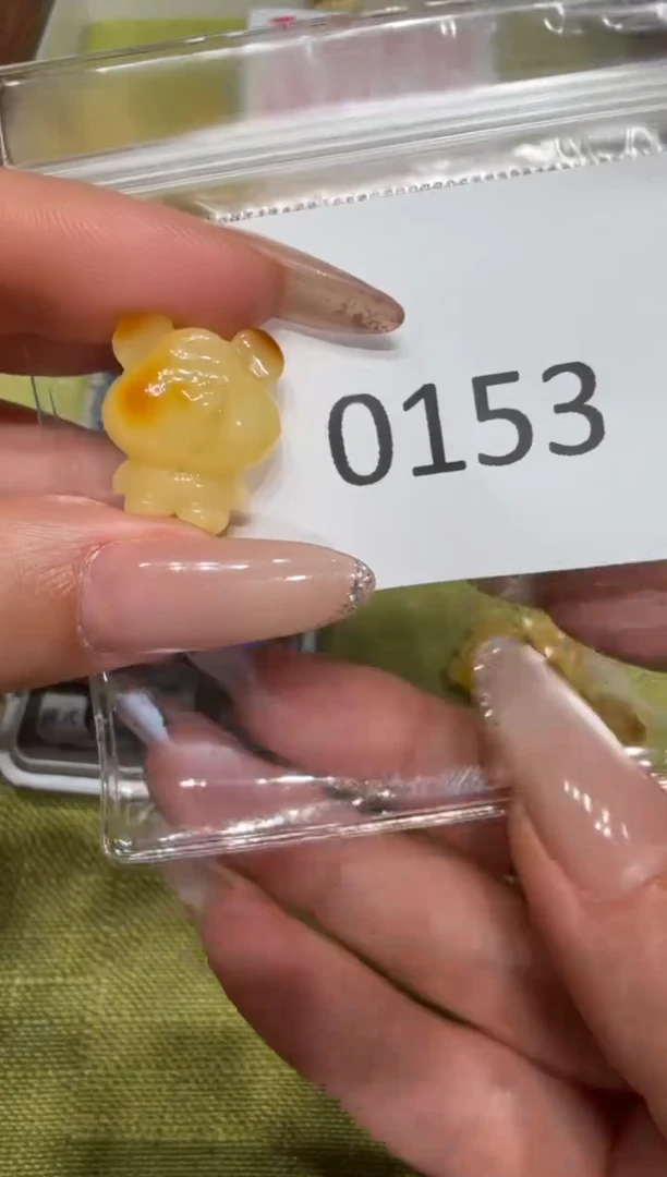 蜜蜡吊坠(不含链)未镶嵌【特价款】保真琥珀蜜蜡小熊不退不换-0153