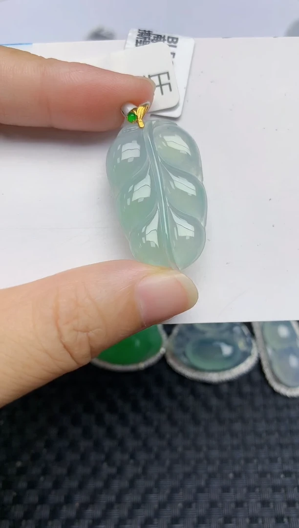 翡翠18K金镶嵌颈饰天然A货翡翠