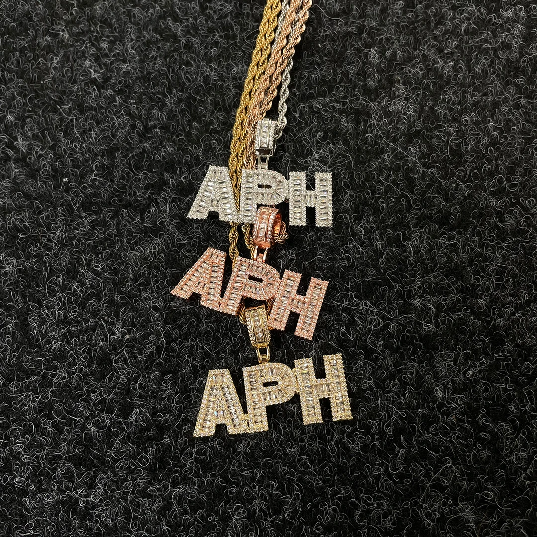 黄铜锆石项链 aphasiagallery 铜镀镶嵌锆石APH字母项链