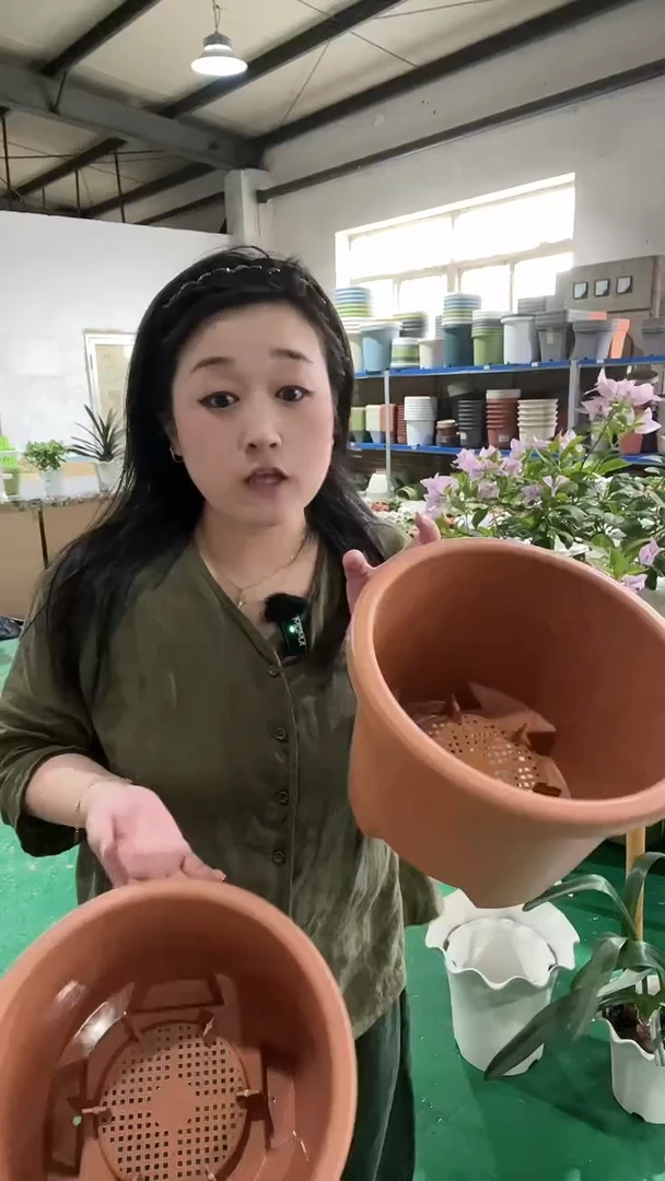 2个圆形球根盆，砖红色