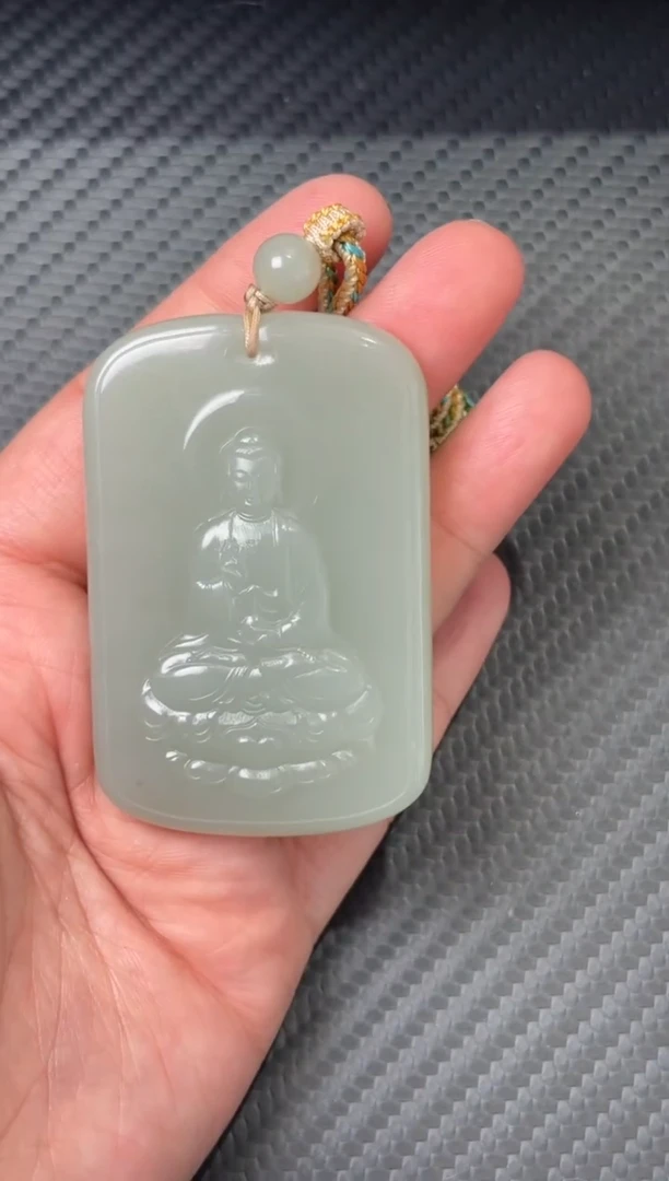 吊坠(赠链)未镶嵌和田玉且末微色差近矿吊坠K
