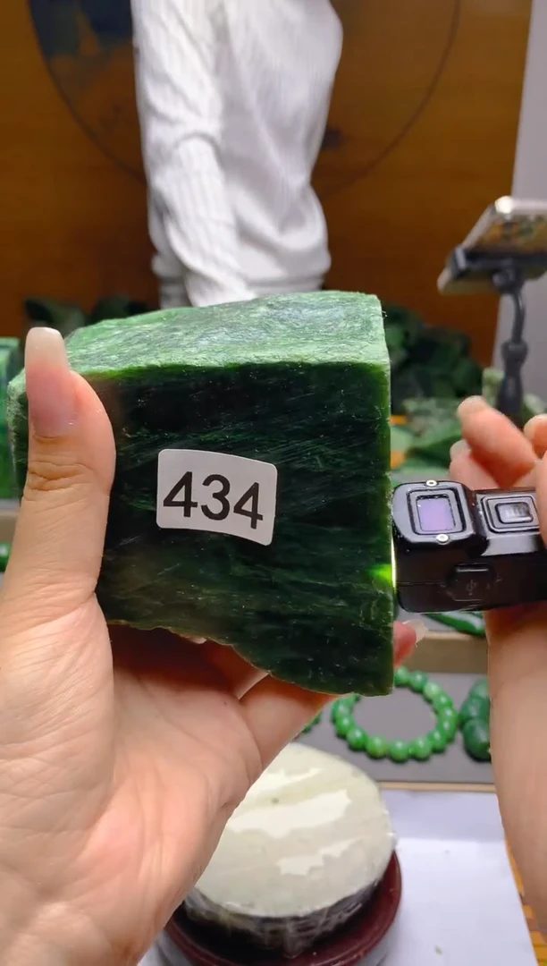 和田玉（碧玉）未镶嵌珠宝半成品1