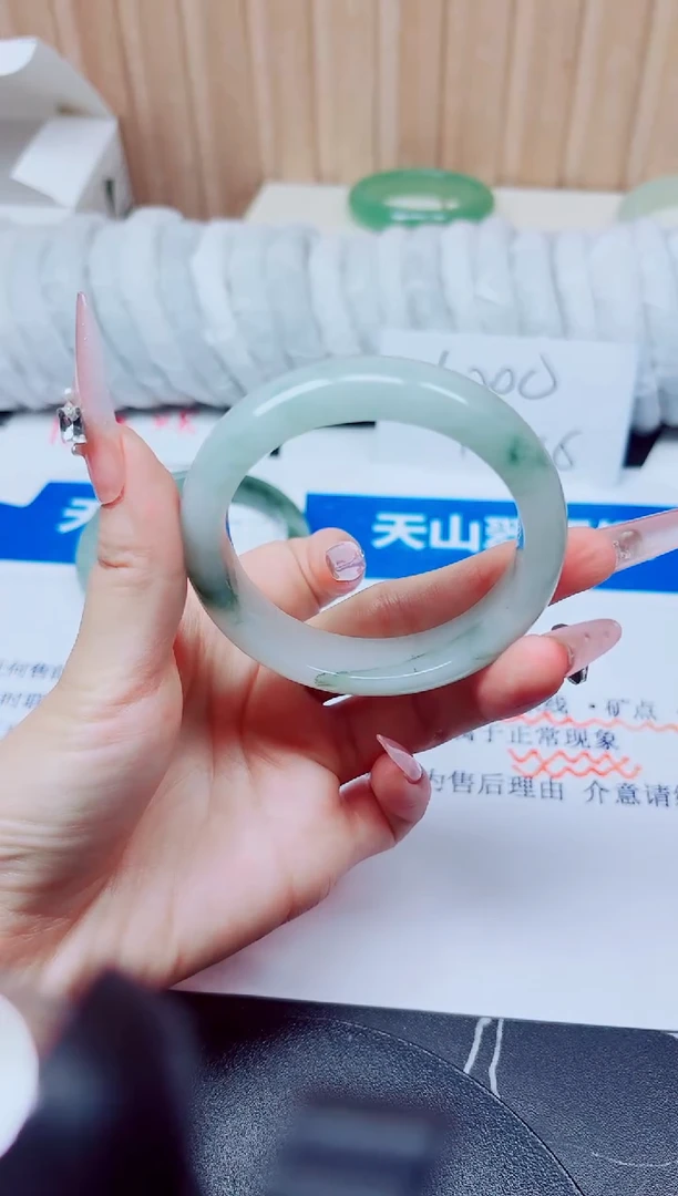 未镶嵌手镯石英质玉103/53.6