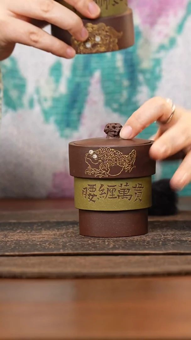 紫砂茶叶罐太湖石钮豆青泥倒三层刻腰缠万贯