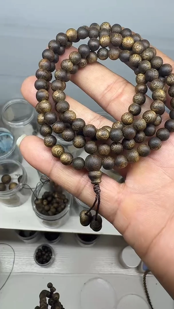 沉香手串乌身0.6规格多圈15克