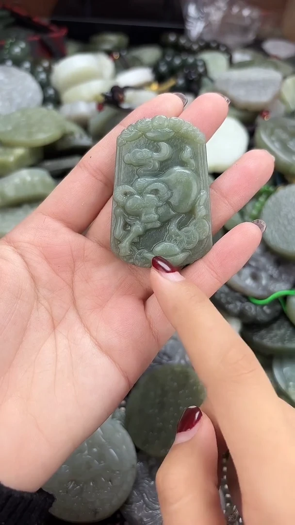 颈饰未镶嵌和田玉1