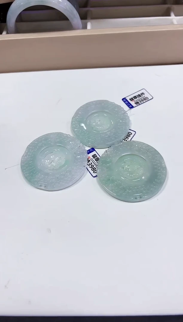 颈饰未镶嵌翡翠多样性发其一