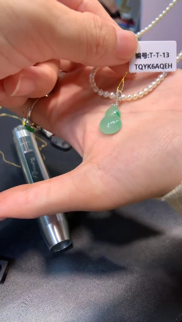 吊坠(不含链)18K金镶嵌翡翠葫芦