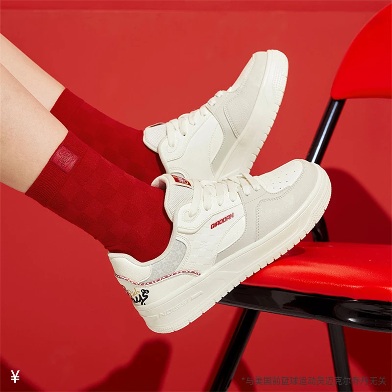 乔丹低帮板鞋女2025春季新款皮面防水休闲运动鞋女QDL052251510C