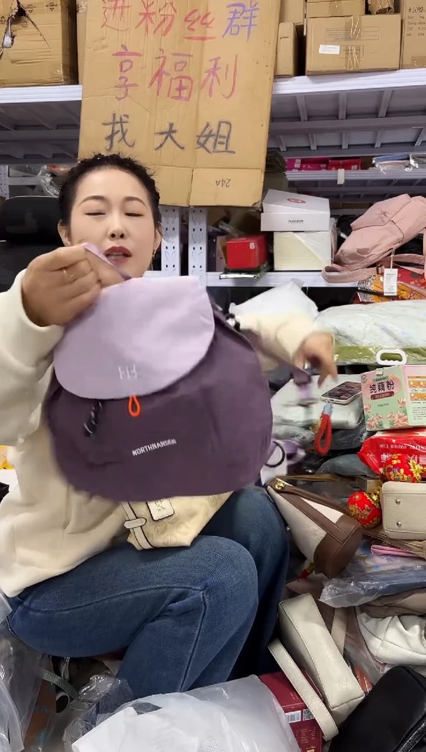 PVC点点小红心 没关注的关注一下主播