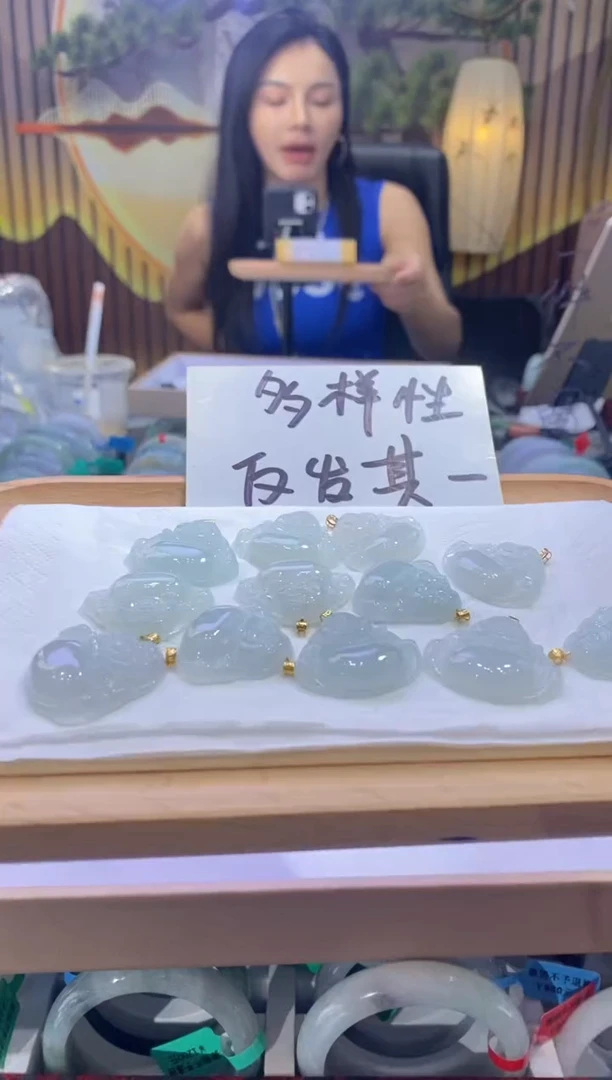 翡翠18K金镶嵌颈饰多样性仅发其一02511