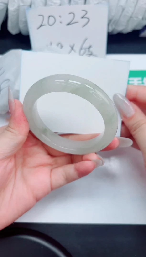 石英质玉手镯未镶嵌56-58.1