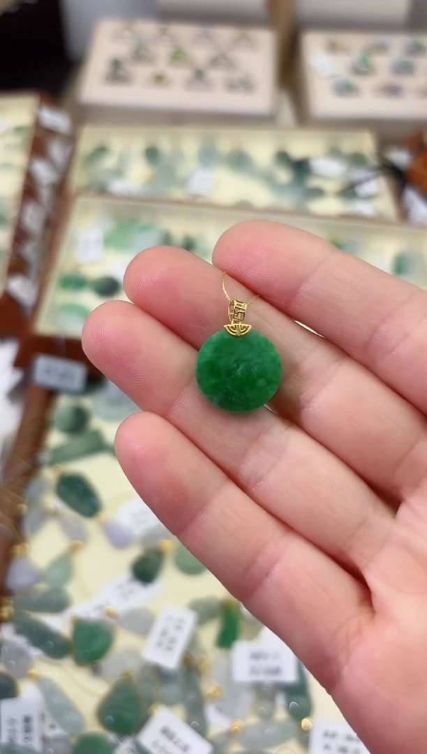 翡翠18K金镶嵌颈饰觐*无事牌